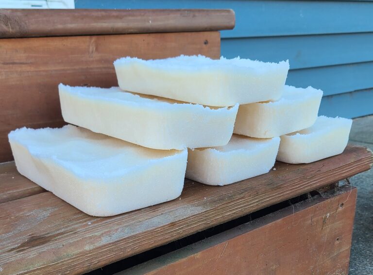 How to Make Sugar Bricks for Bees for Winter Feeding