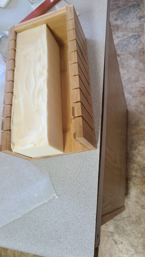 Box-type soap cutter