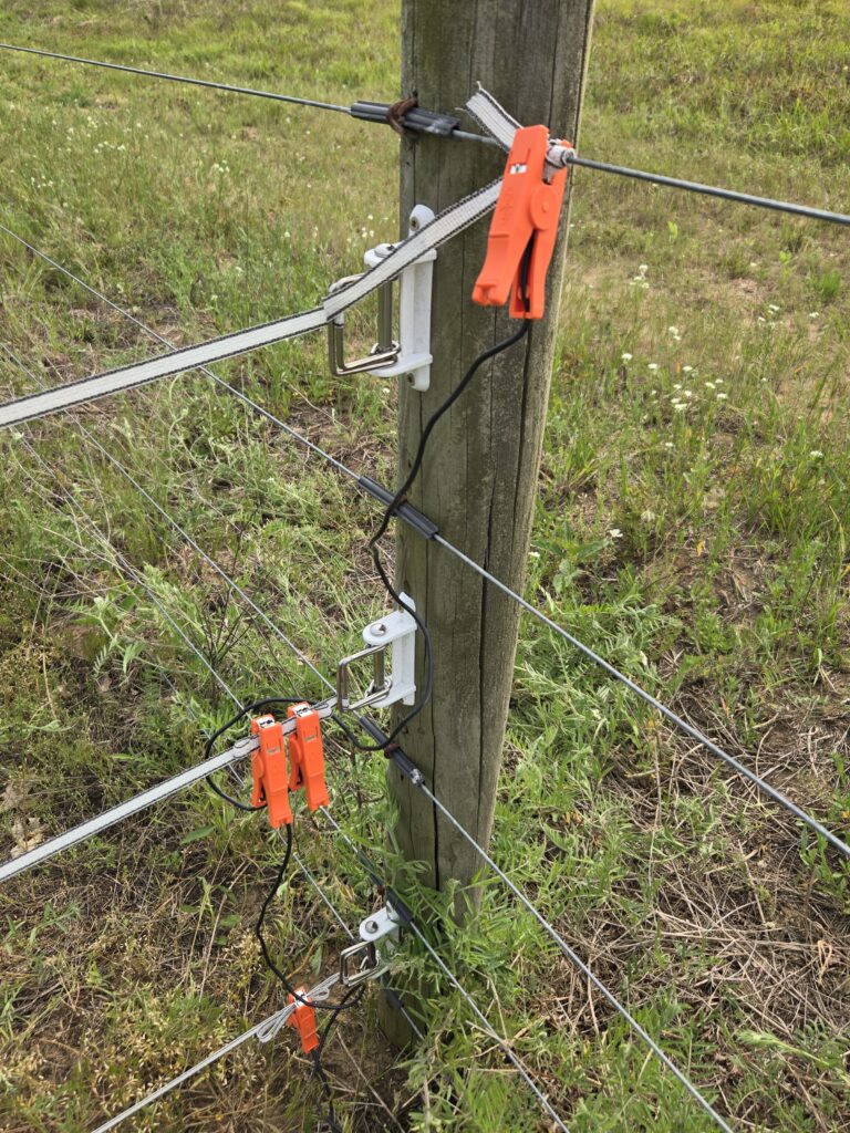 Powerlink clamp for electric fence.